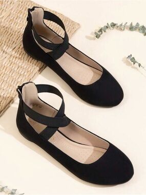 Dream Pairs Black Crisscross Strap Flats